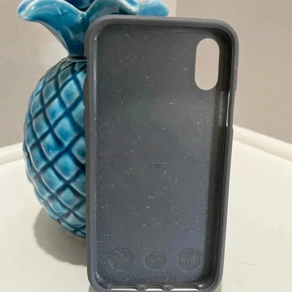 Pela XS iPhone Case Limited Edition Shark Bite - Picture 3 of 5